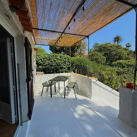 De à 50 M De La * Antibes