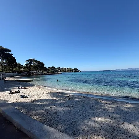 Villa De à 50 M De La